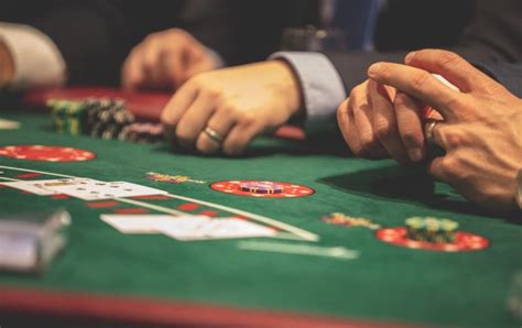 apostar dinheiro poker online